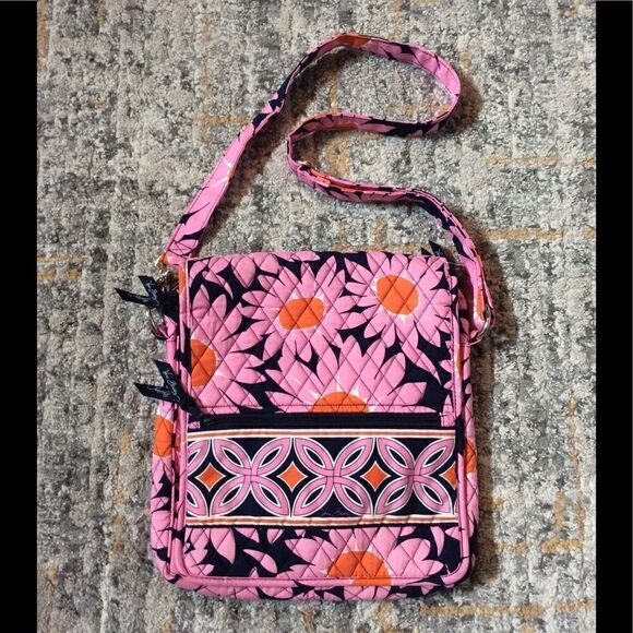 VERA BRADLEY CROSSBODY BAG! VERY ROOMY! EUC! - Picture 1 of 11